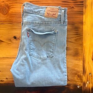 Levi's Women's Skinny Jeans in Light Blue Denim with Red Tab